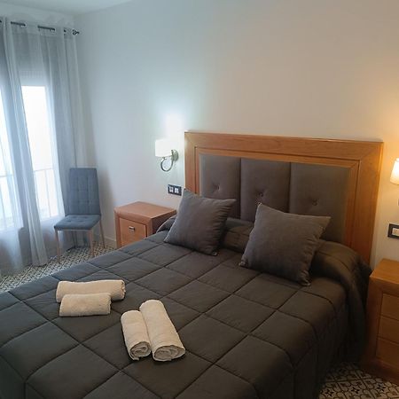 Al-Qazeres Suites Caceres Bagian luar foto