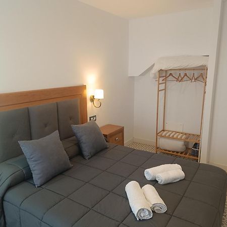 Al-Qazeres Suites Caceres Bagian luar foto