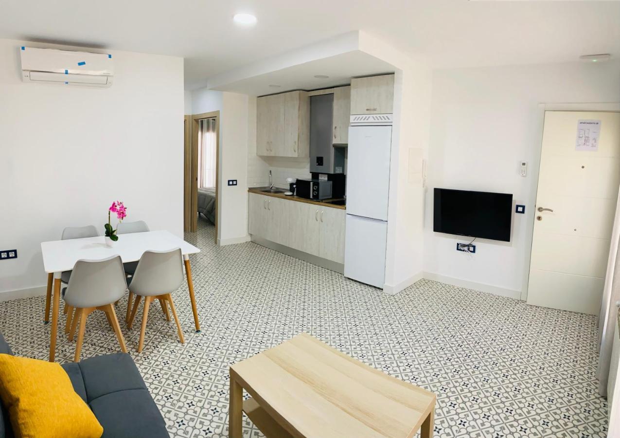 Al-Qazeres Suites Caceres Bagian luar foto