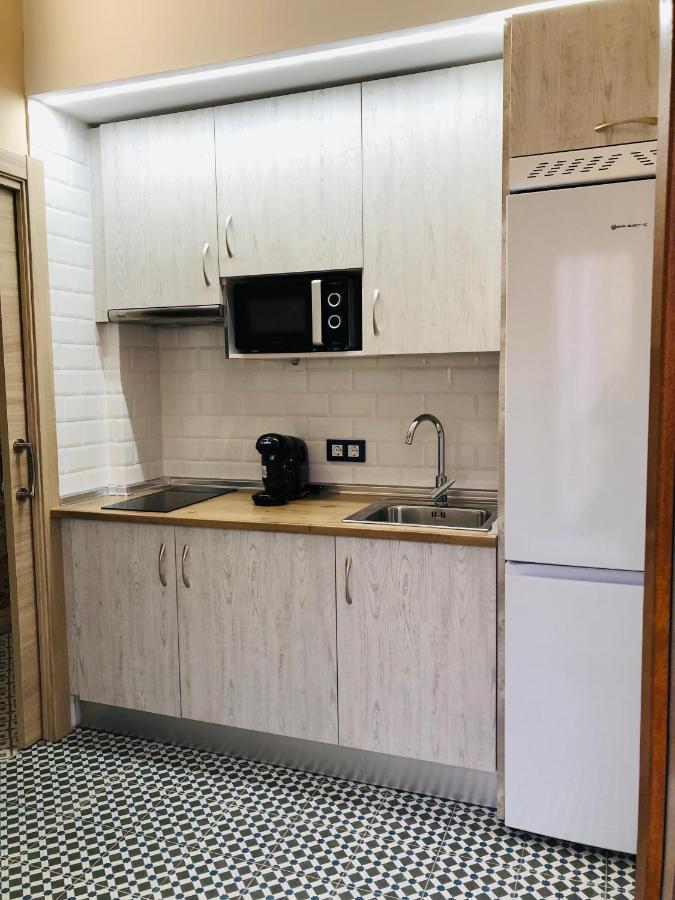 Al-Qazeres Suites Caceres Bagian luar foto