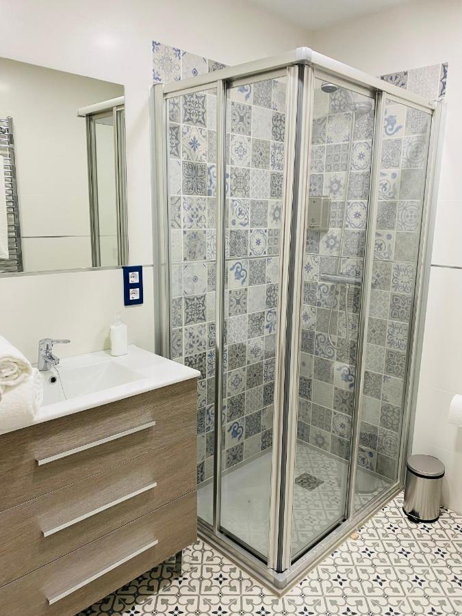 Al-Qazeres Suites Caceres Bagian luar foto