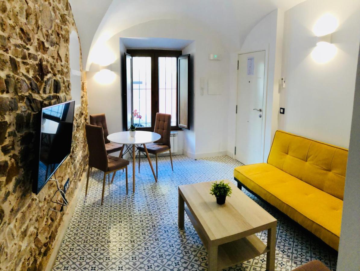 Al-Qazeres Suites Caceres Bagian luar foto