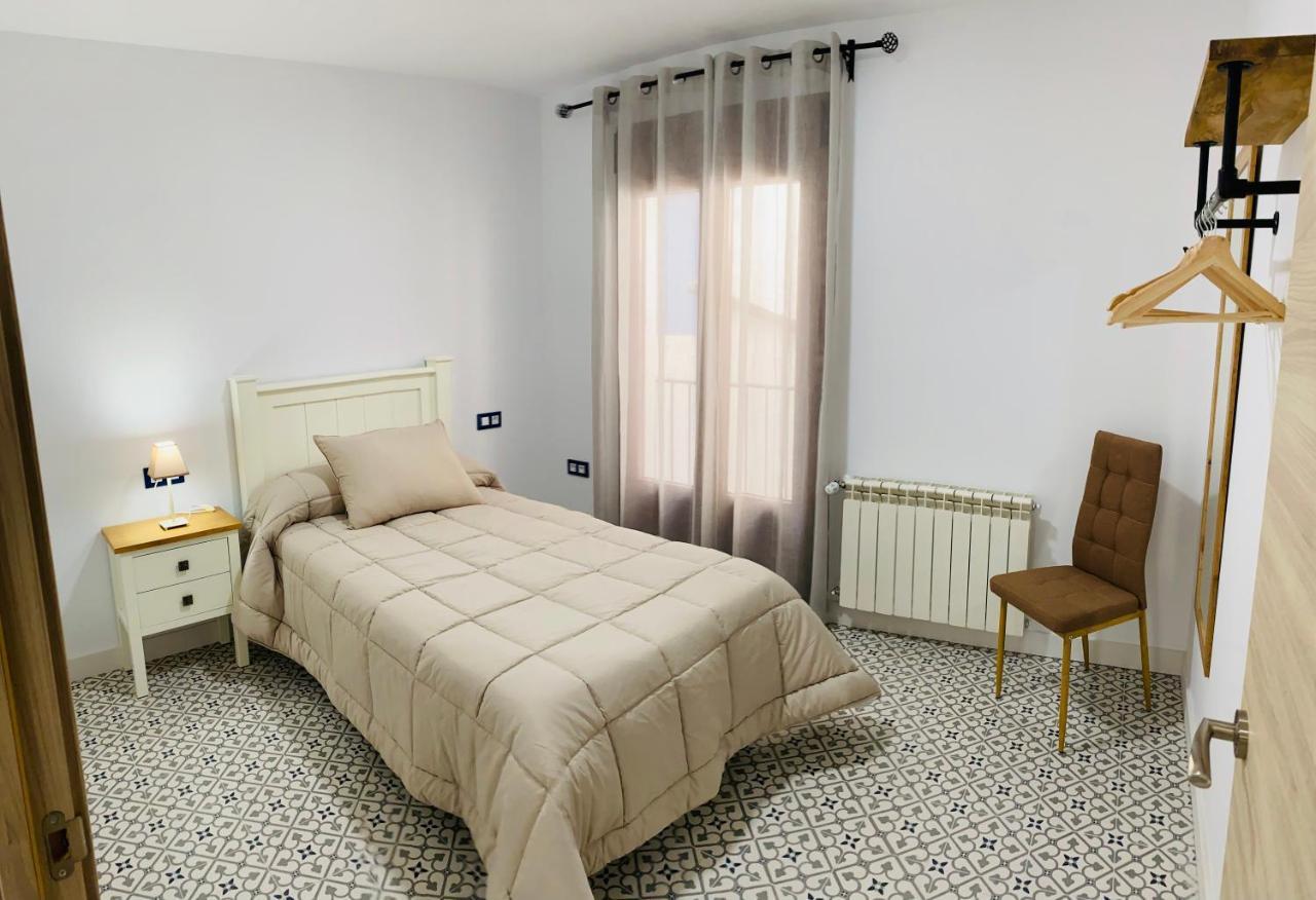 Al-Qazeres Suites Caceres Bagian luar foto