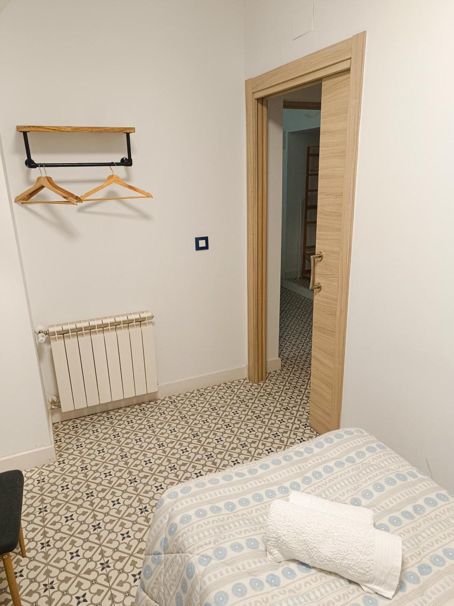 Al-Qazeres Suites Caceres Bagian luar foto