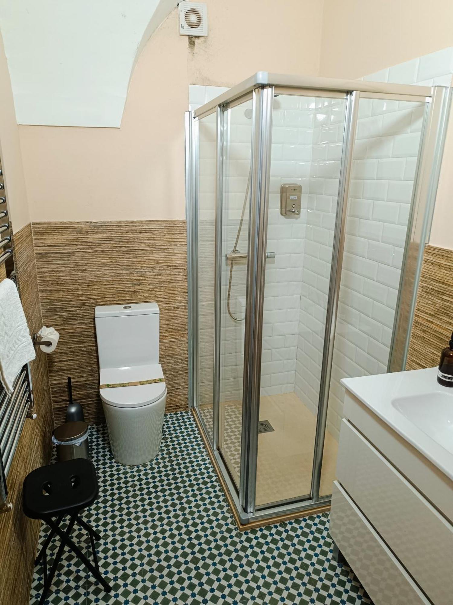 Al-Qazeres Suites Caceres Bagian luar foto