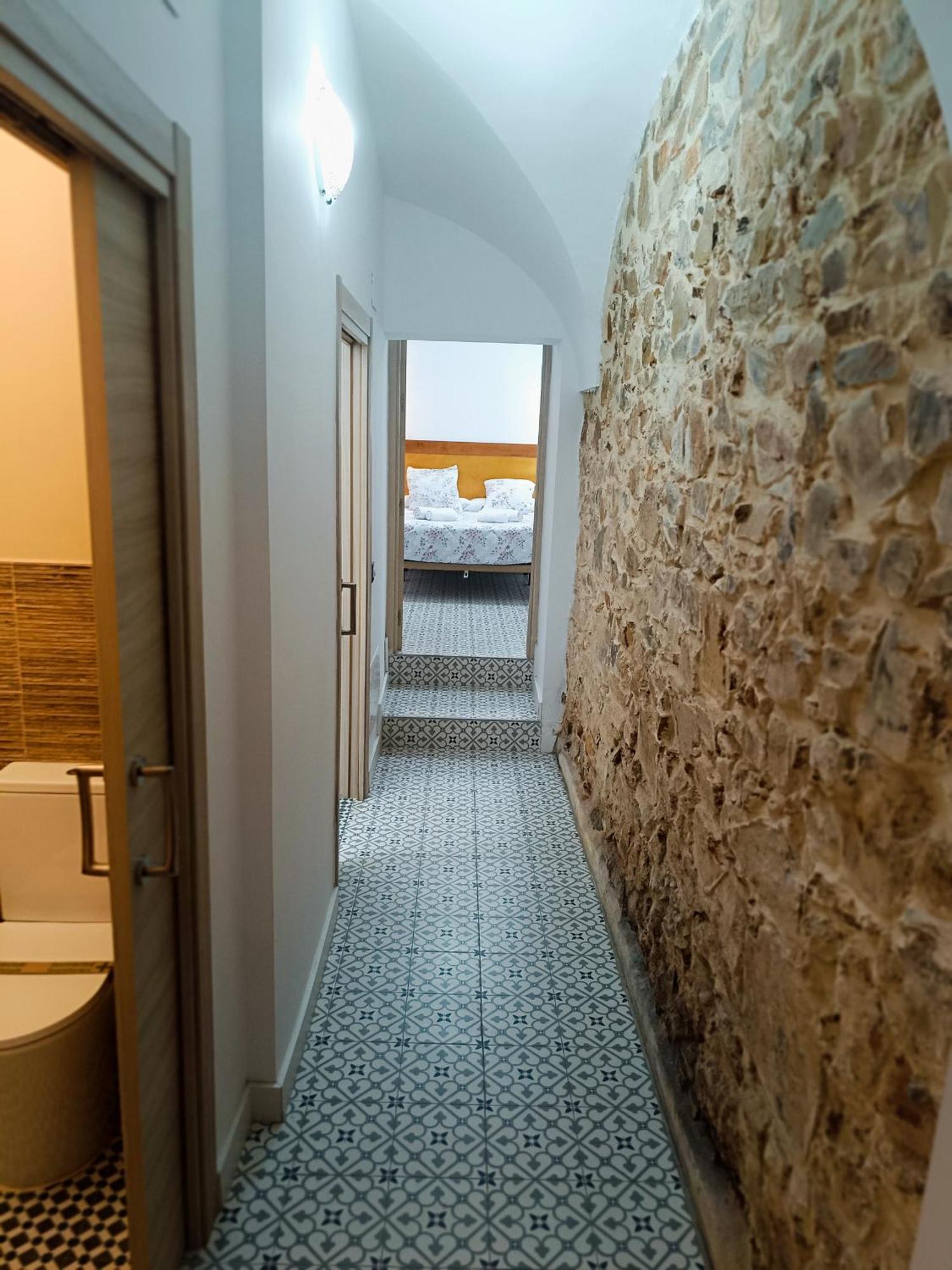 Al-Qazeres Suites Caceres Bagian luar foto