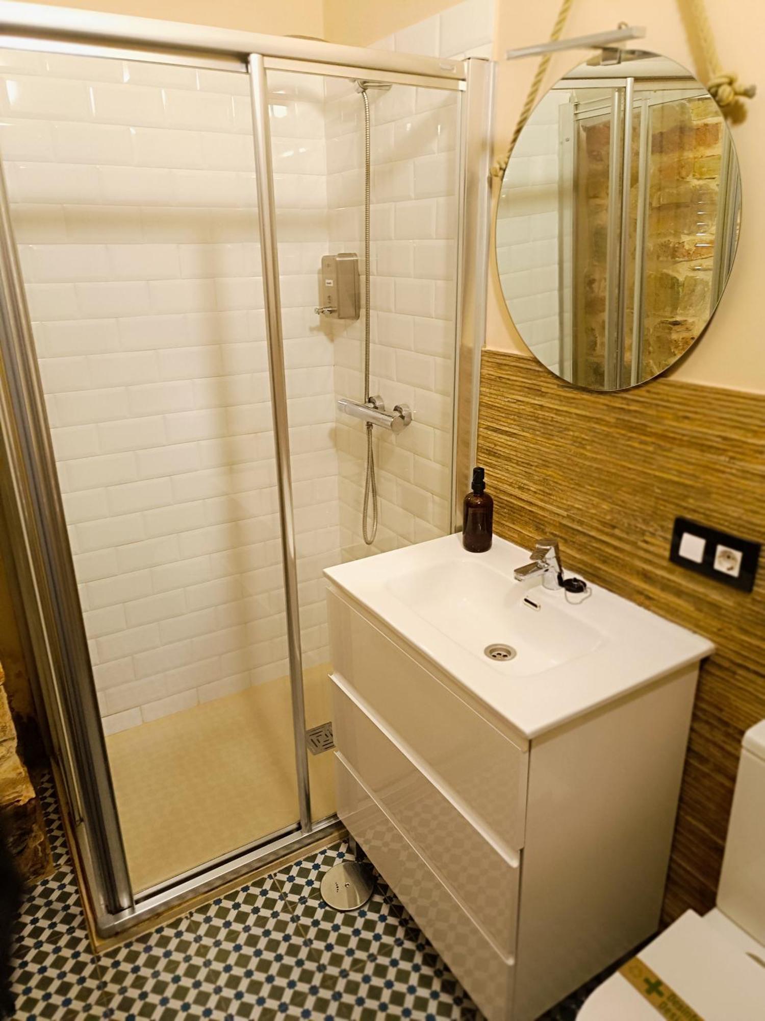 Al-Qazeres Suites Caceres Bagian luar foto