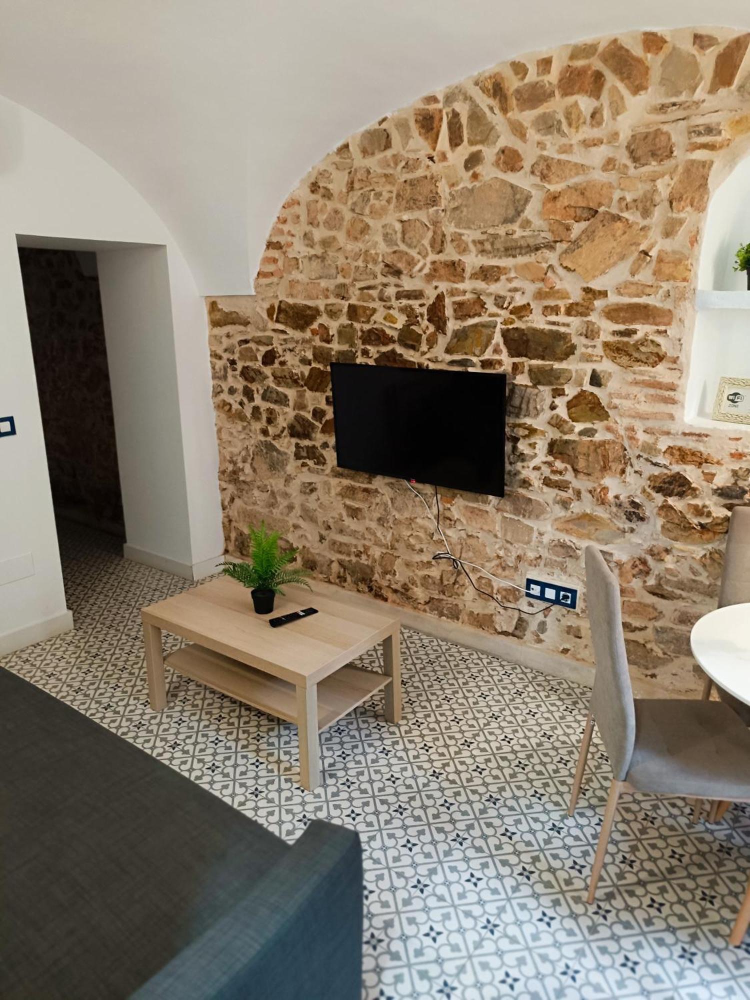 Al-Qazeres Suites Caceres Bagian luar foto