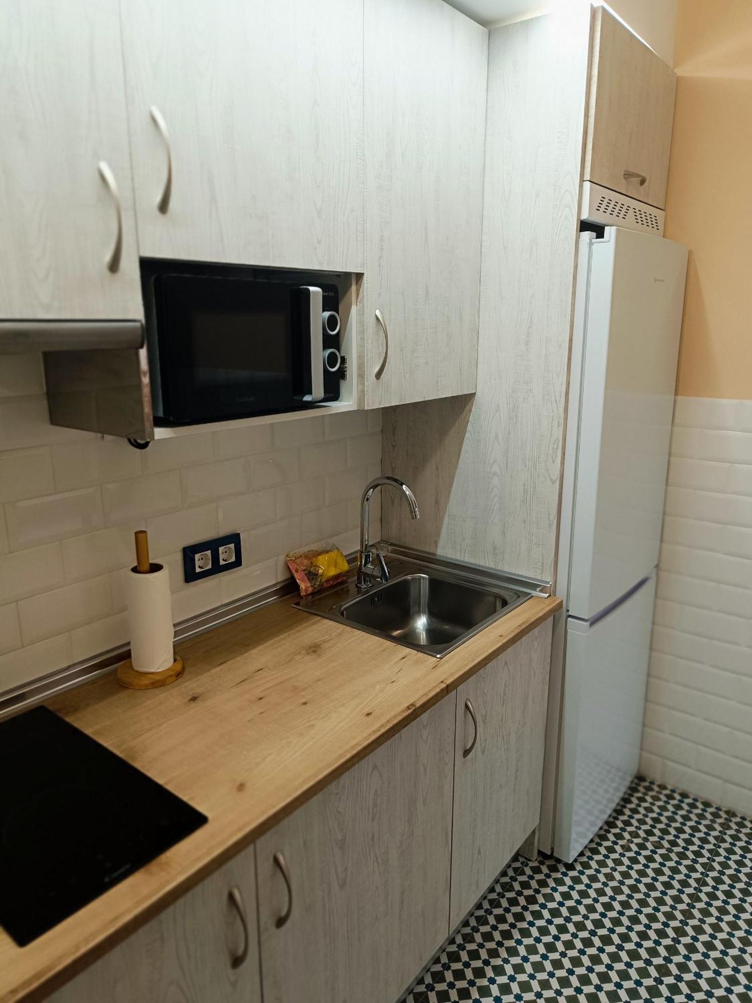 Al-Qazeres Suites Caceres Bagian luar foto