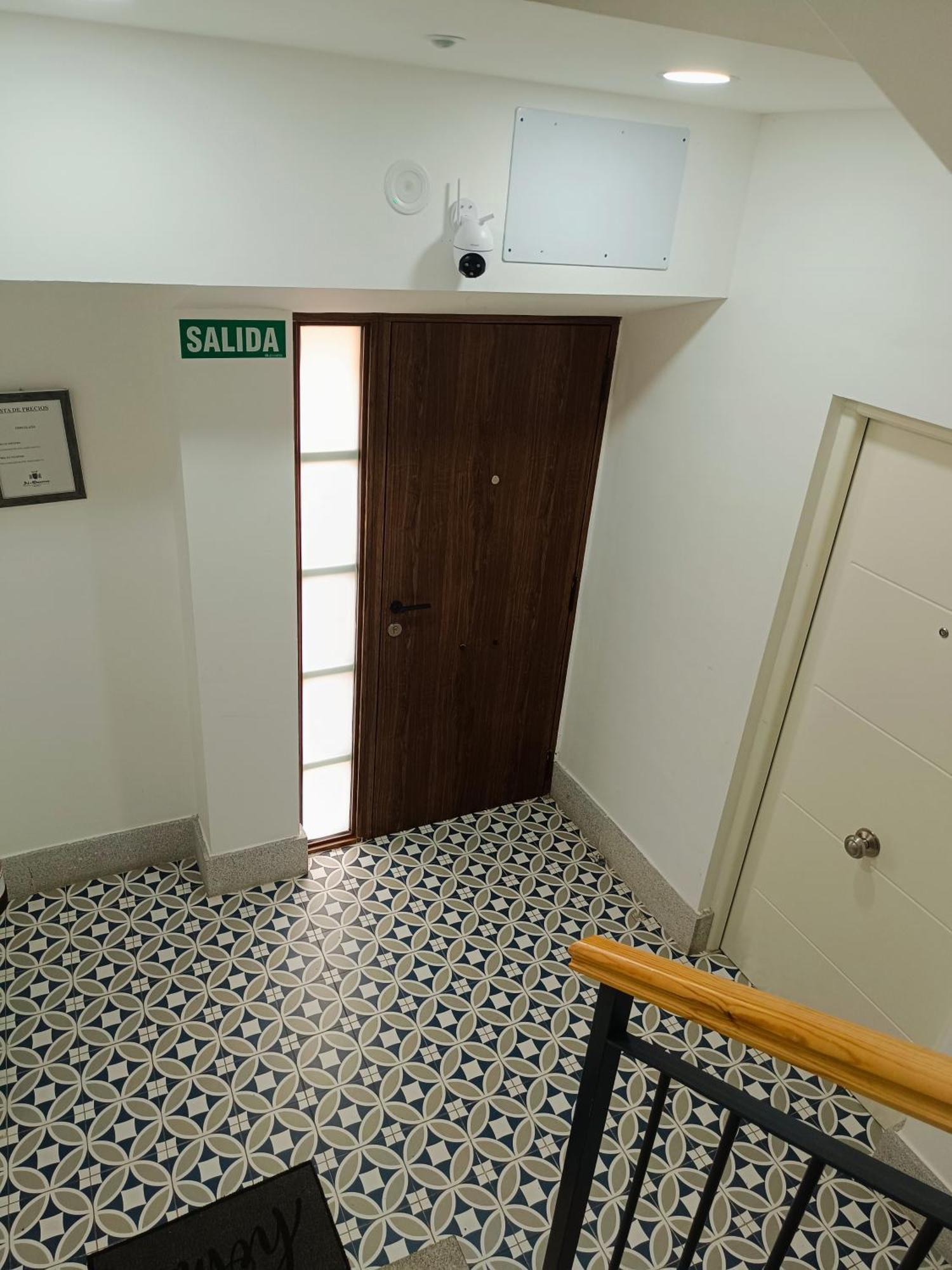 Al-Qazeres Suites Caceres Bagian luar foto