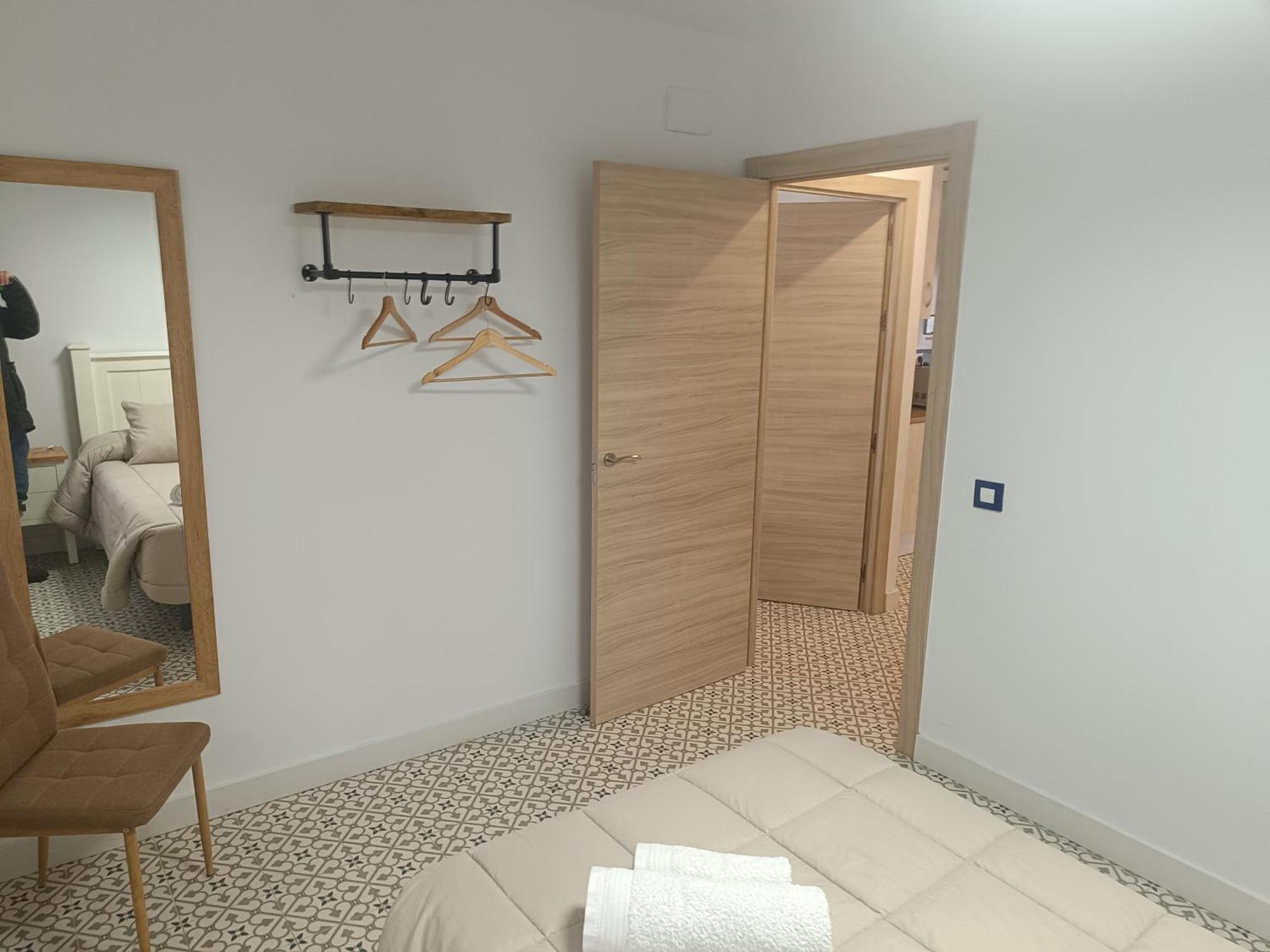 Al-Qazeres Suites Caceres Bagian luar foto