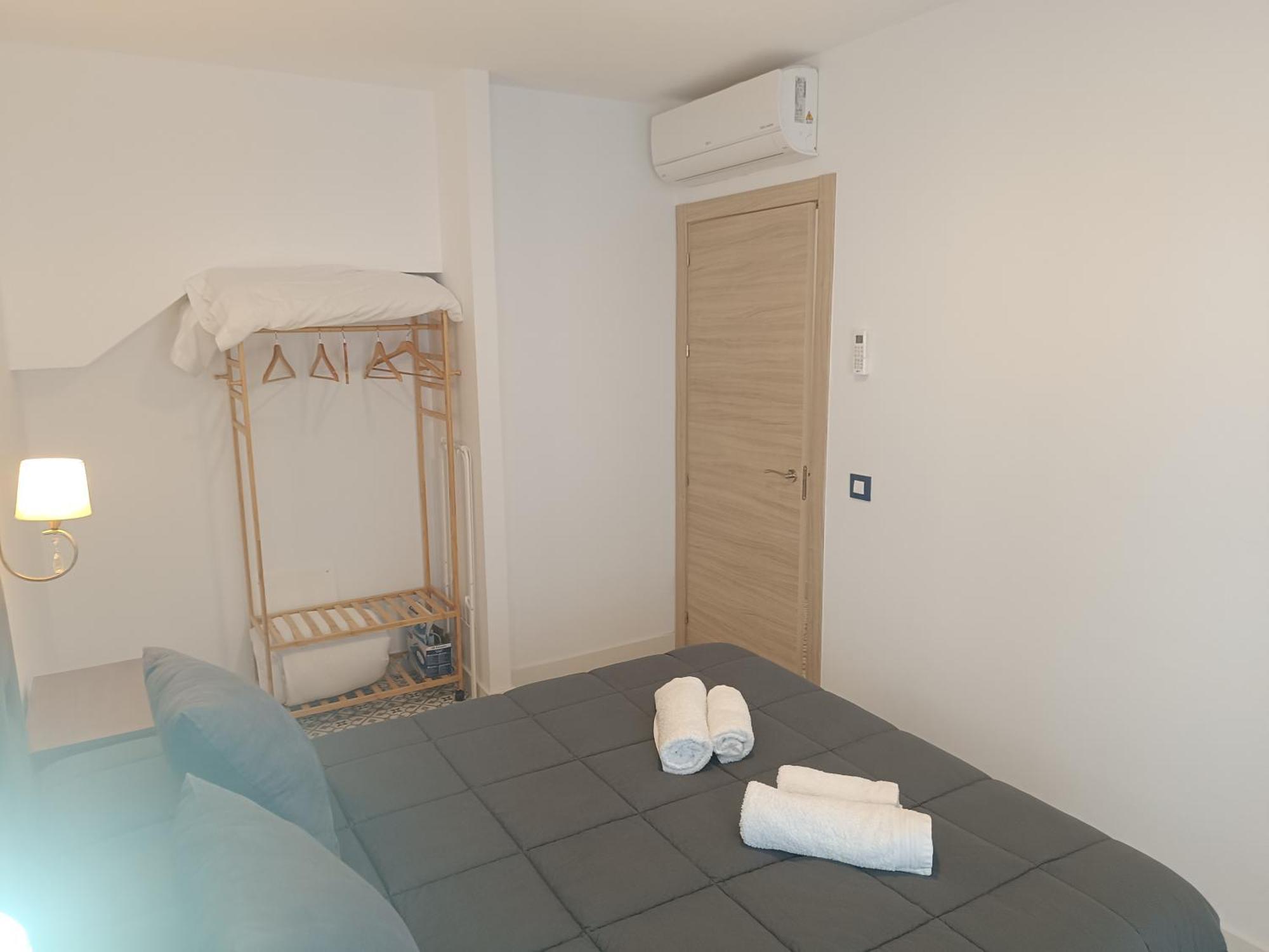 Al-Qazeres Suites Caceres Bagian luar foto