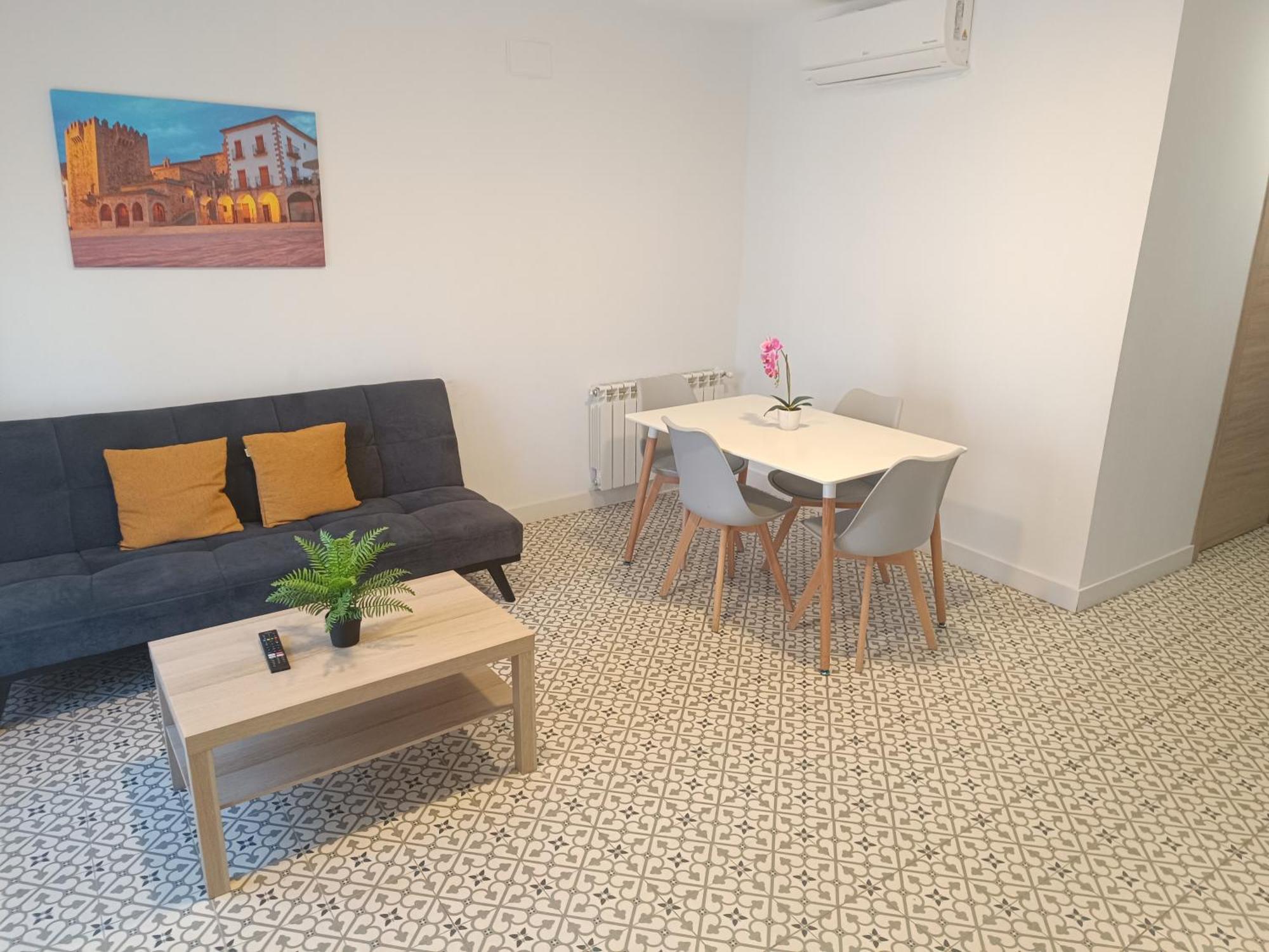 Al-Qazeres Suites Caceres Bagian luar foto